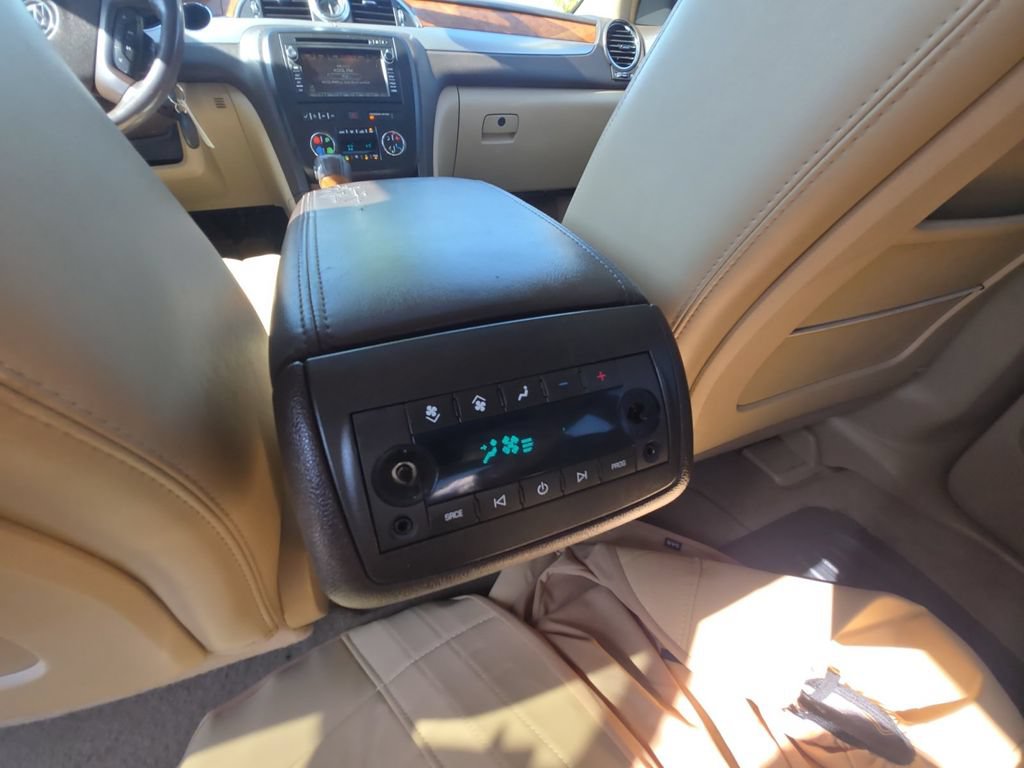 Used 2008 Buick Enclave CXL w/ Entertainment Package #3 FWD image 34
