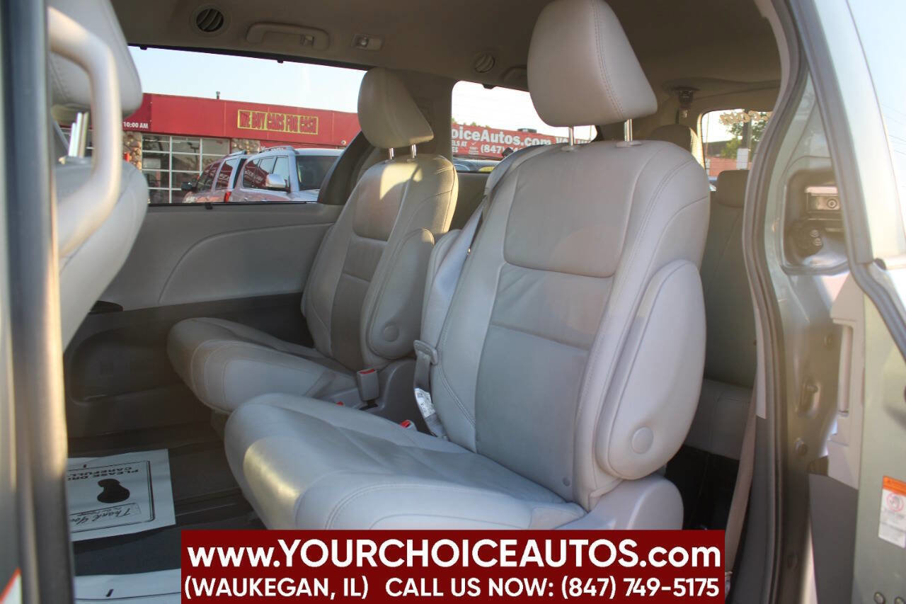 Used 2018 Toyota Sienna XLE w/ XLE Navigation Package FWD image 17