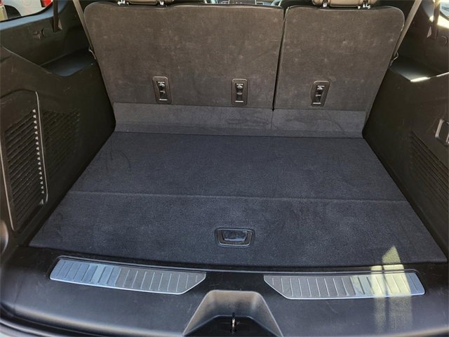 Used 2023 Chevrolet Suburban Premier image 9