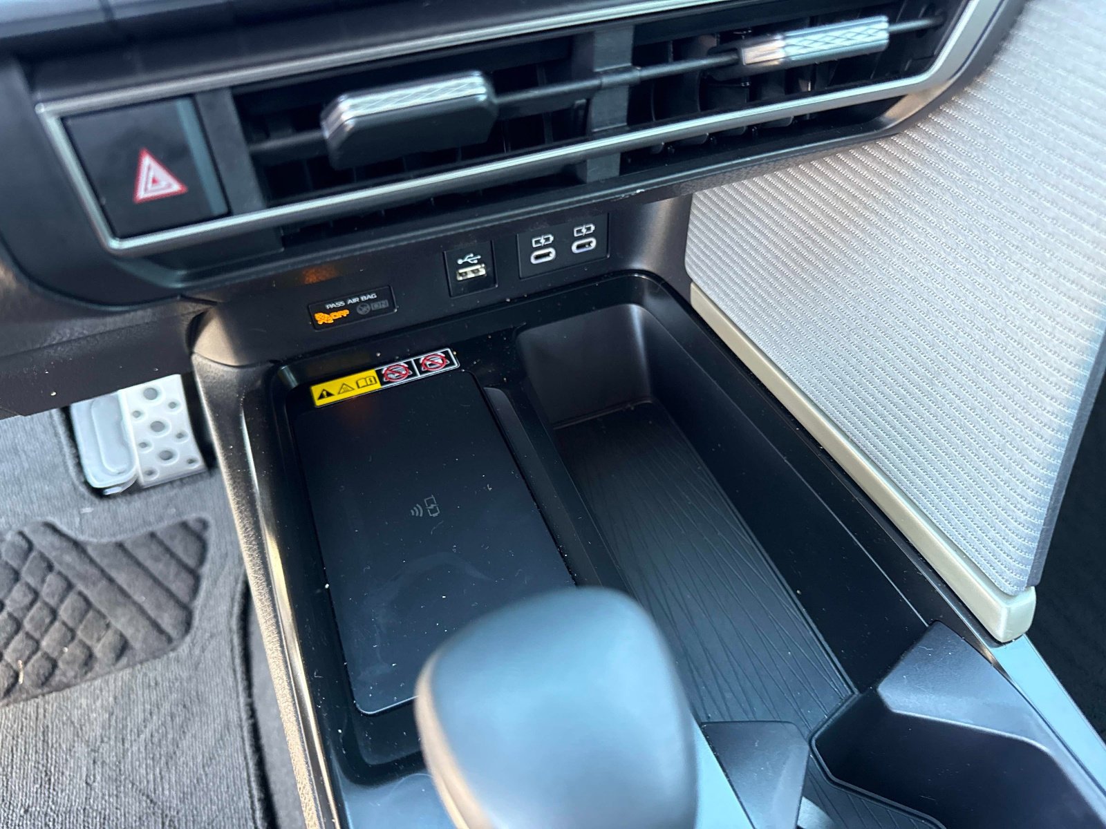 Used 2025 Toyota Camry SE w/ Multimedia Upgrade Package image 24