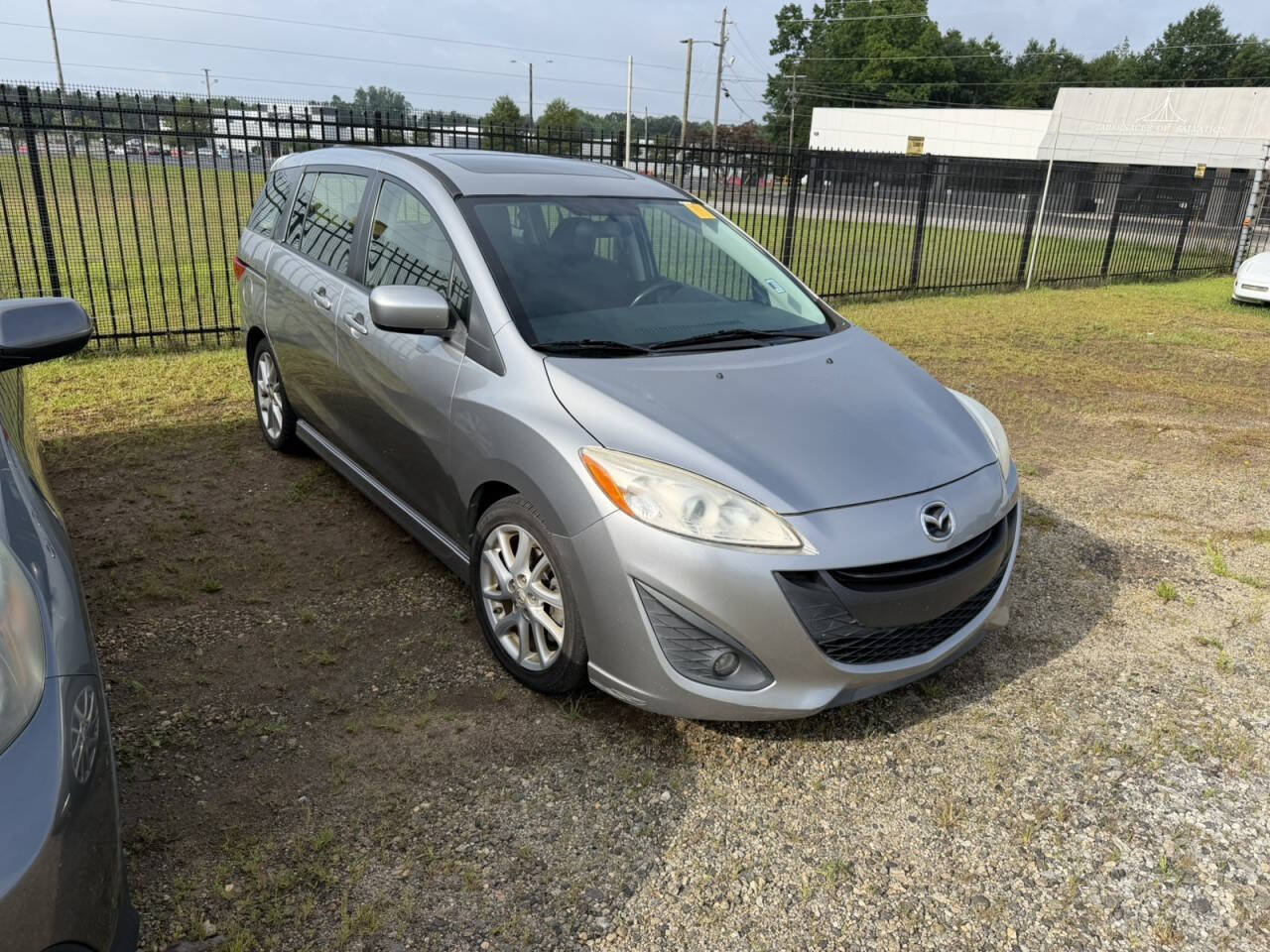 Used 2012 MAZDA MAZDA5 Touring w/ Moonroof & Audio Pkg FWD image 3