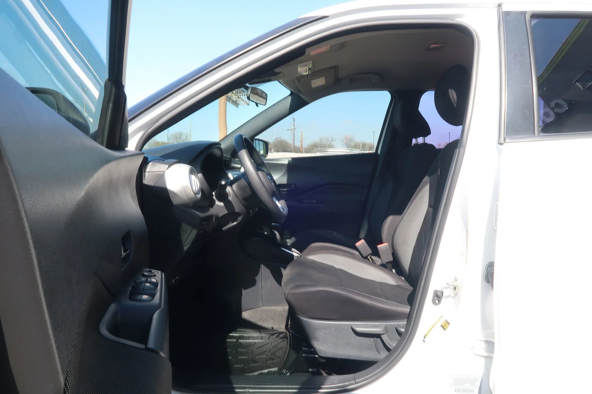 Used 2020 Nissan Kicks S FWD image 16