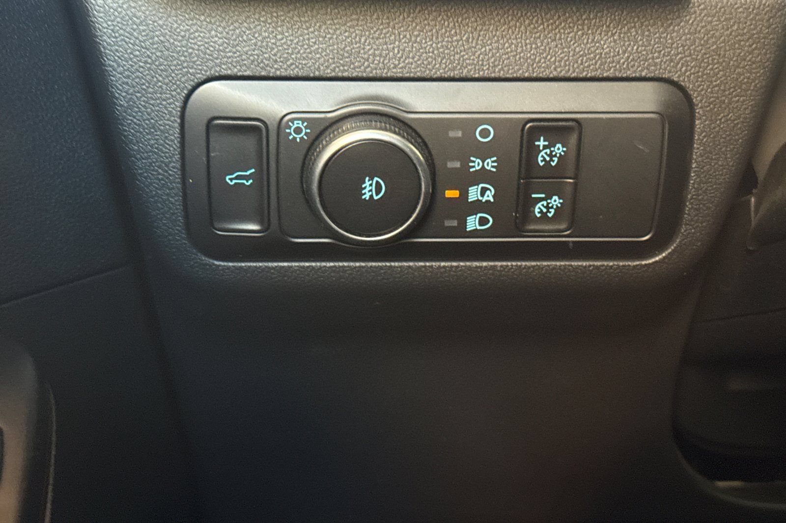 Used 2025 Ford Escape Platinum AWD/4WD image 38