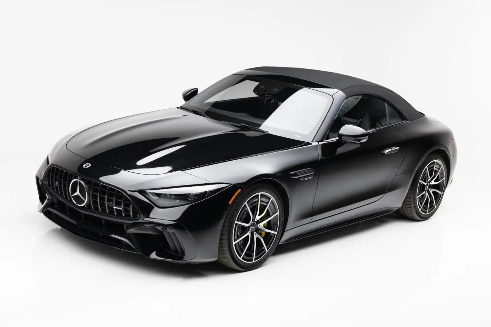 Used 2022 Mercedes-Benz SL 63 AMG 4MATIC w/ AMG Aerodynamic Package image 17
