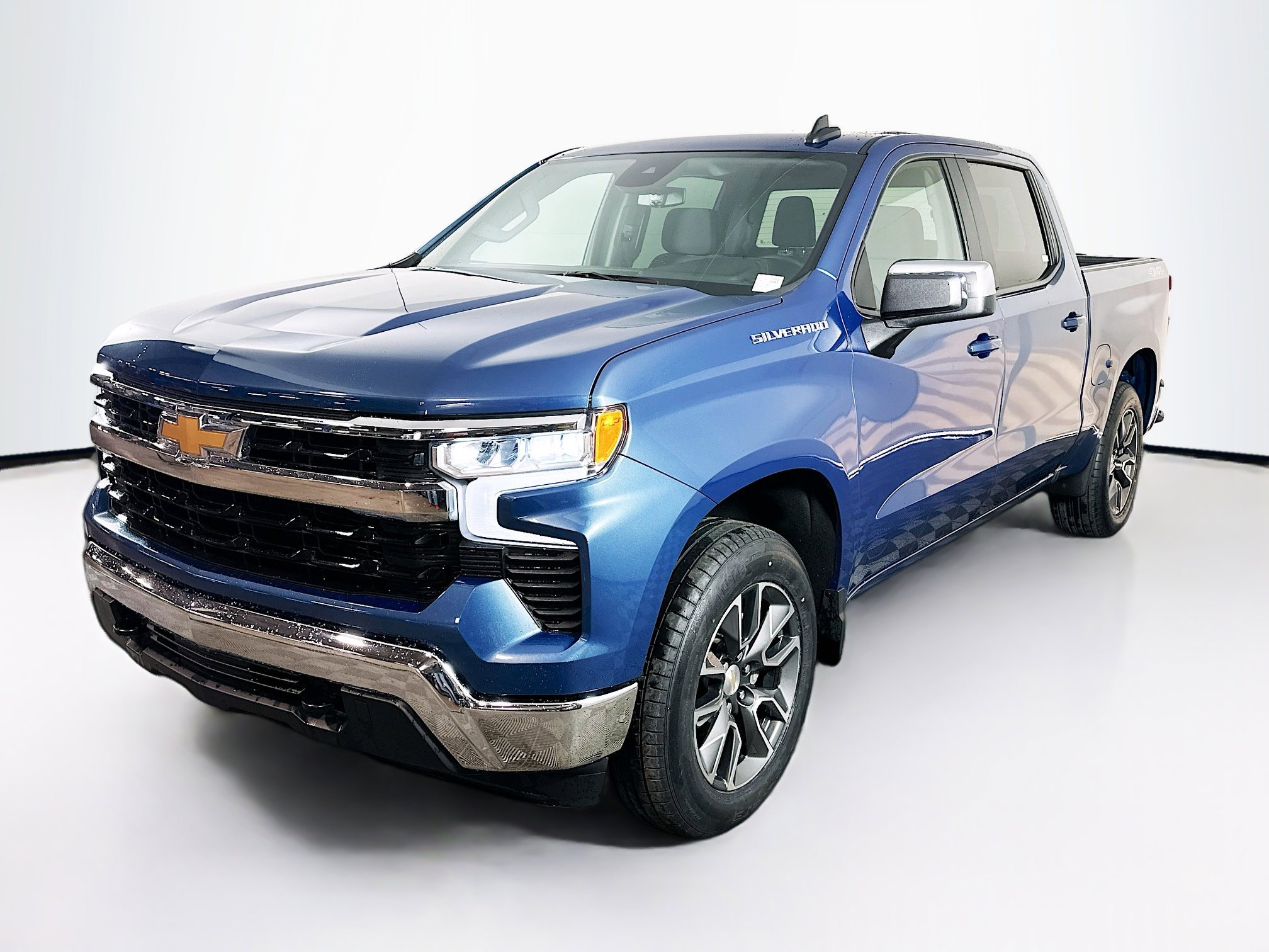 Used 2024 Chevrolet Silverado 1500 LT image 3