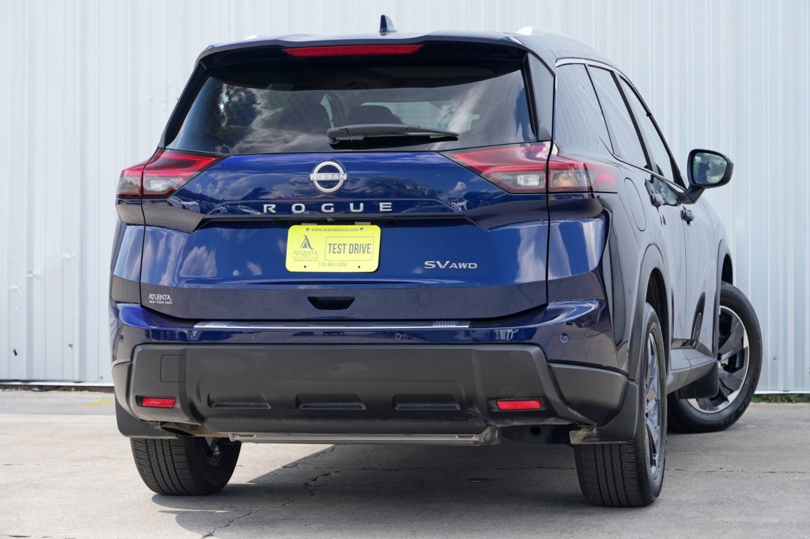 Used 2024 Nissan Rogue SV w/ SV Premium Package image 3