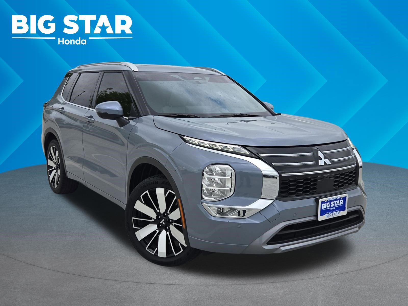 Used 2025 Mitsubishi Outlander SEL image 1