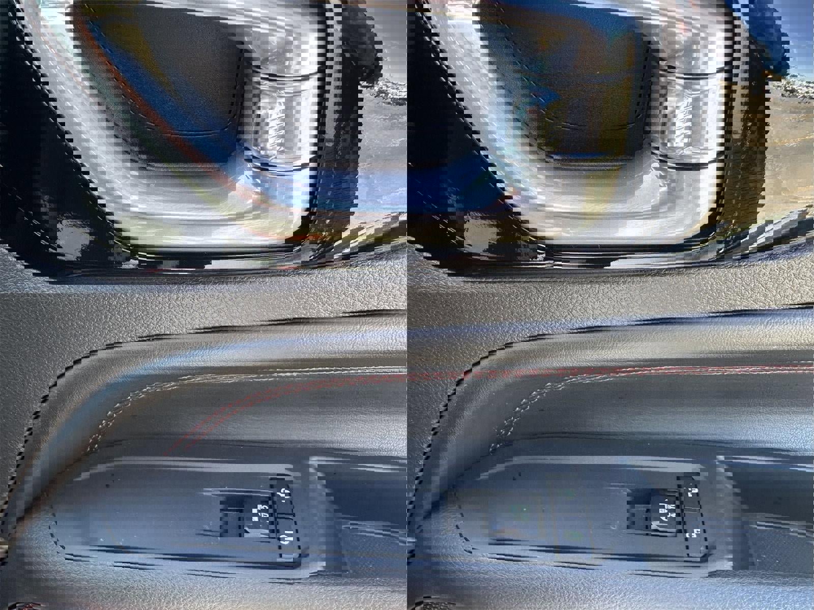 Used 2025 Jeep Compass Trailhawk image 44