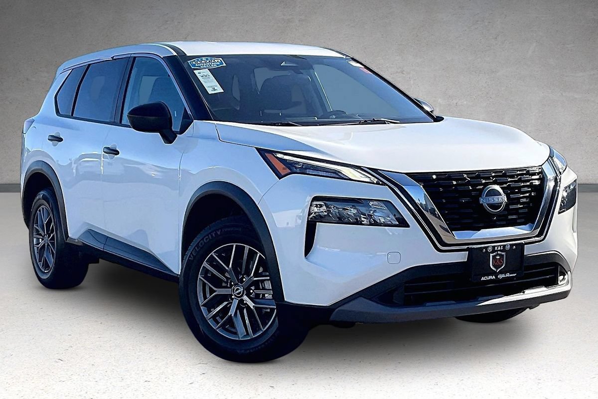 Used 2023 Nissan Rogue S FWD image 2