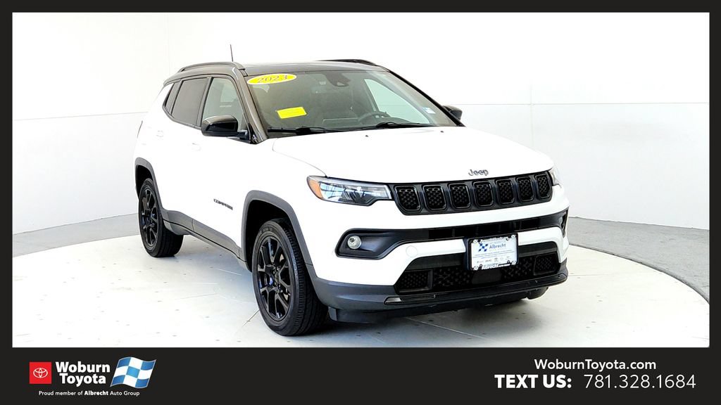 Used 2023 Jeep Compass Latitude w/ Sun and Sound Group AWD/4WD image 1