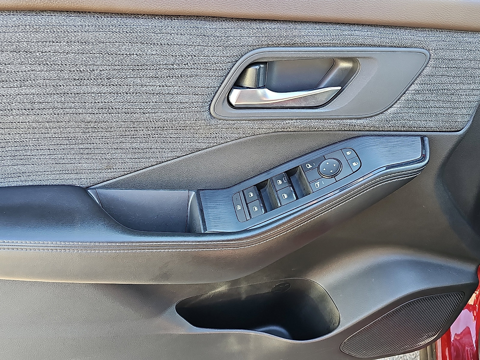 Used 2021 Nissan Rogue SV image 13