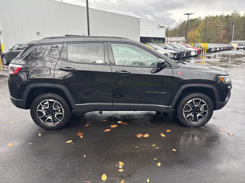 Used 2024 Jeep Compass Trailhawk image 6