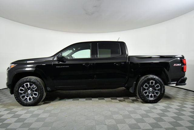 Used 2024 Chevrolet Colorado Z71 w/ Z71 Convenience Package 2 image 16