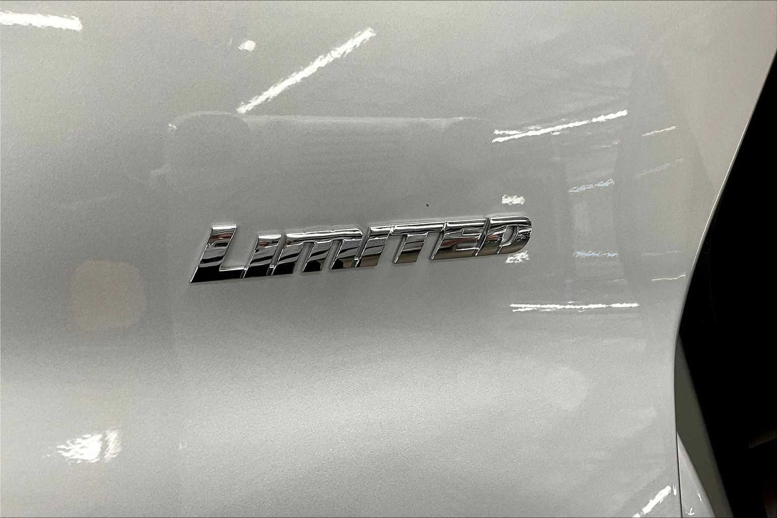 Used 2023 Toyota 4Runner Limited image 11