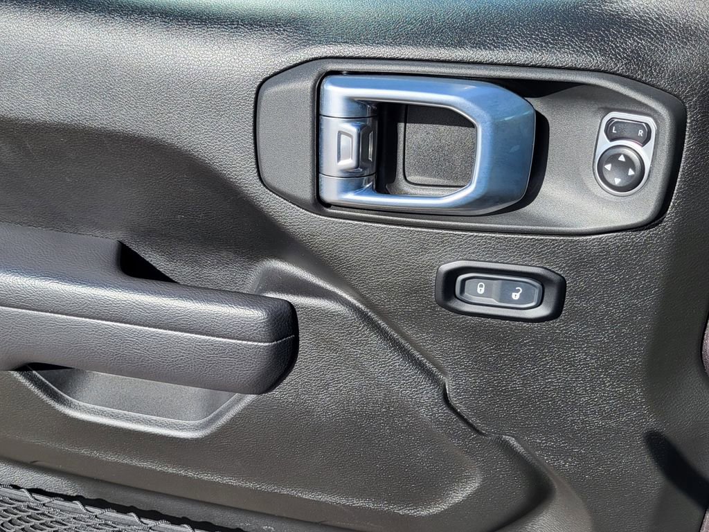 Used 2024 Jeep Wrangler Unlimited image 23