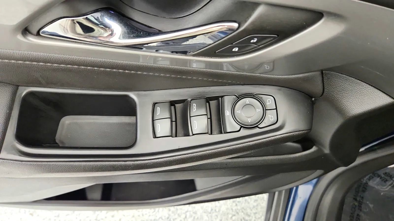 Used 2023 Chevrolet Traverse LT image 27