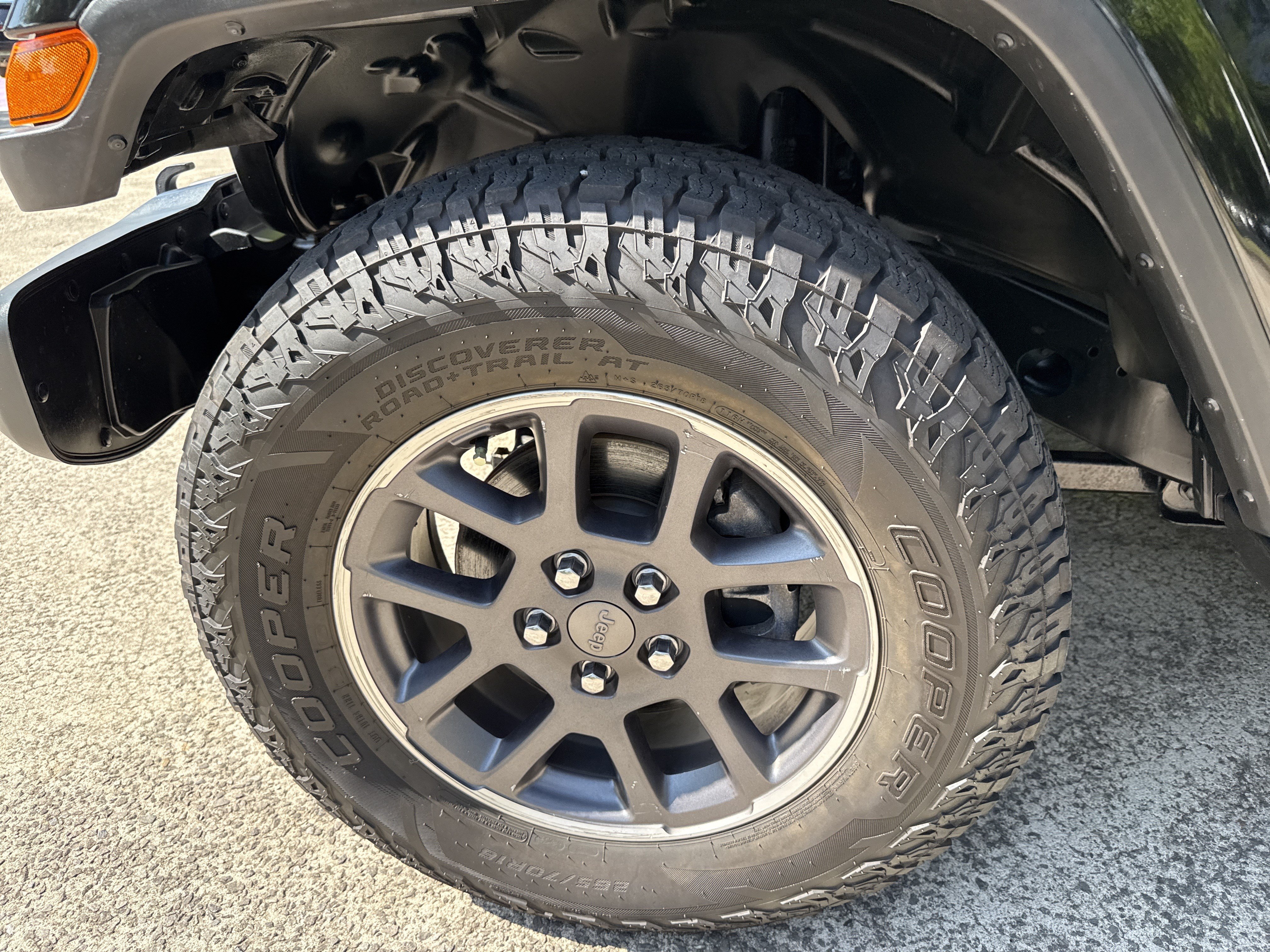 Used 2021 Jeep Gladiator Overland AWD/4WD image 13