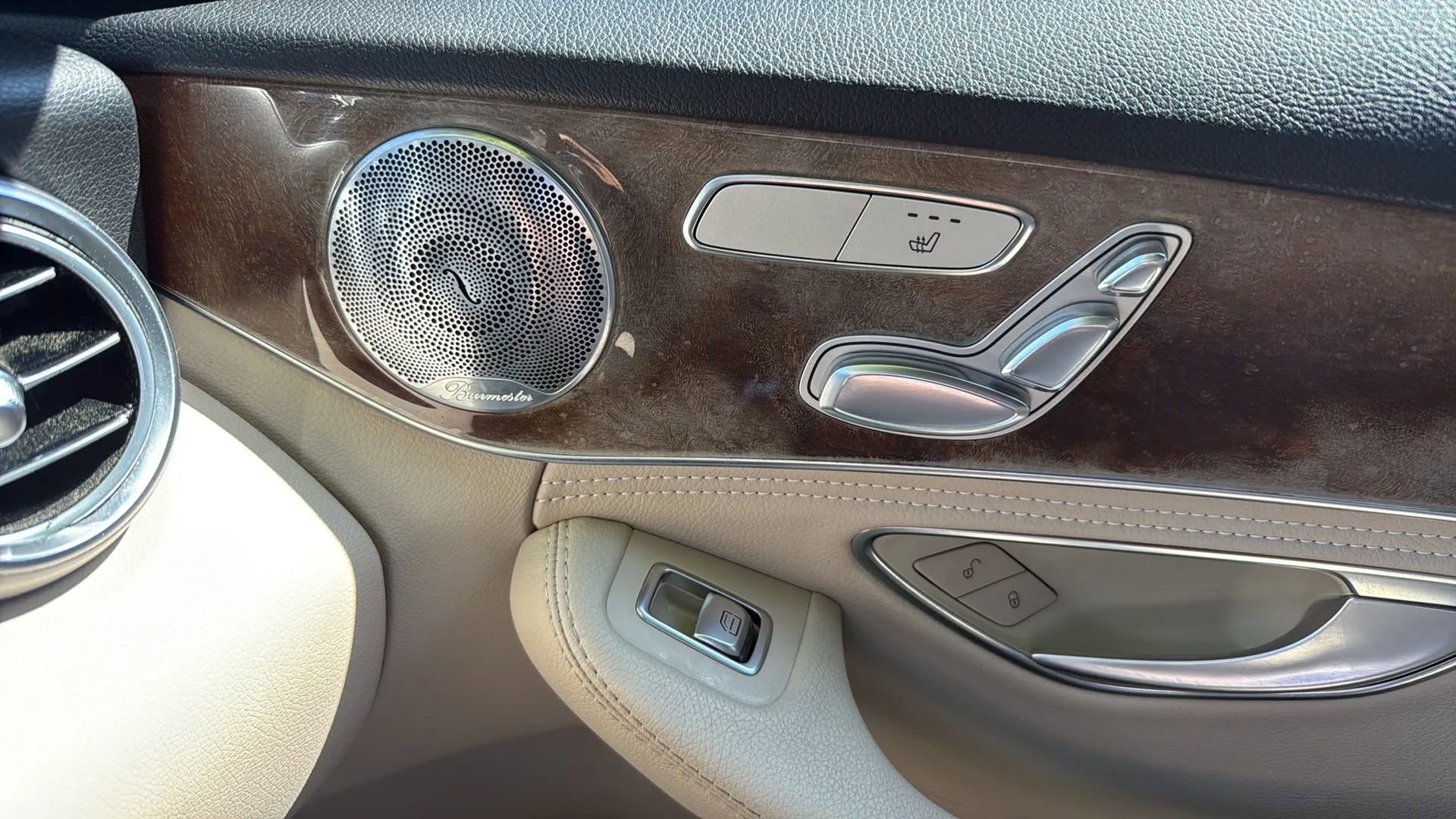 Used 2015 Mercedes-Benz C 300 4MATIC Sedan image 40