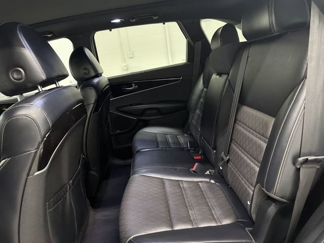 Used 2019 Kia Sorento SX image 17
