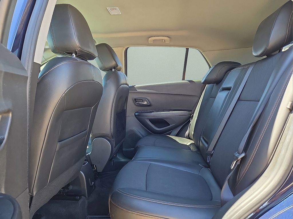 Used 2021 Chevrolet Trax LT w/ LT Convenience Package AWD/4WD image 13