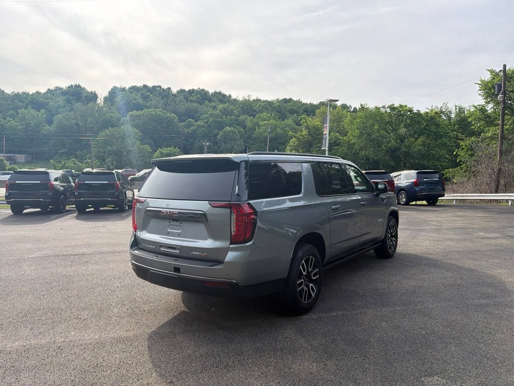 Used 2023 GMC Yukon XL AT4 w/ Technology Package AWD/4WD image 3