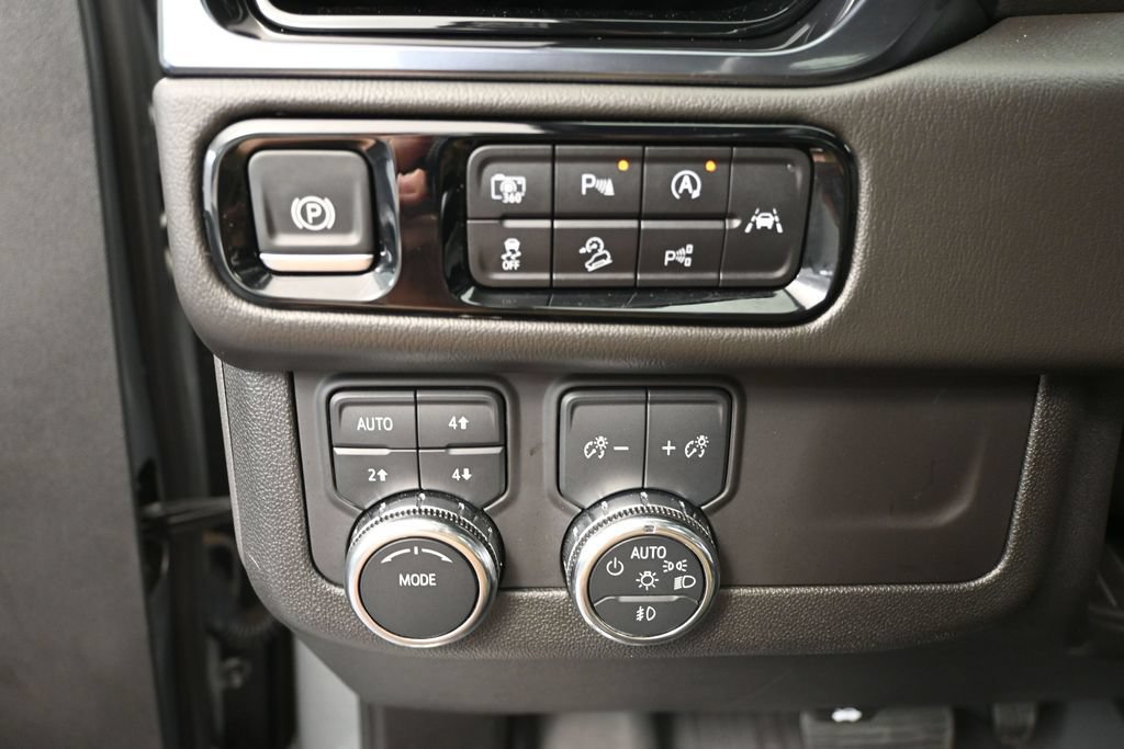 Used 2025 GMC Yukon AT4 AWD/4WD image 27