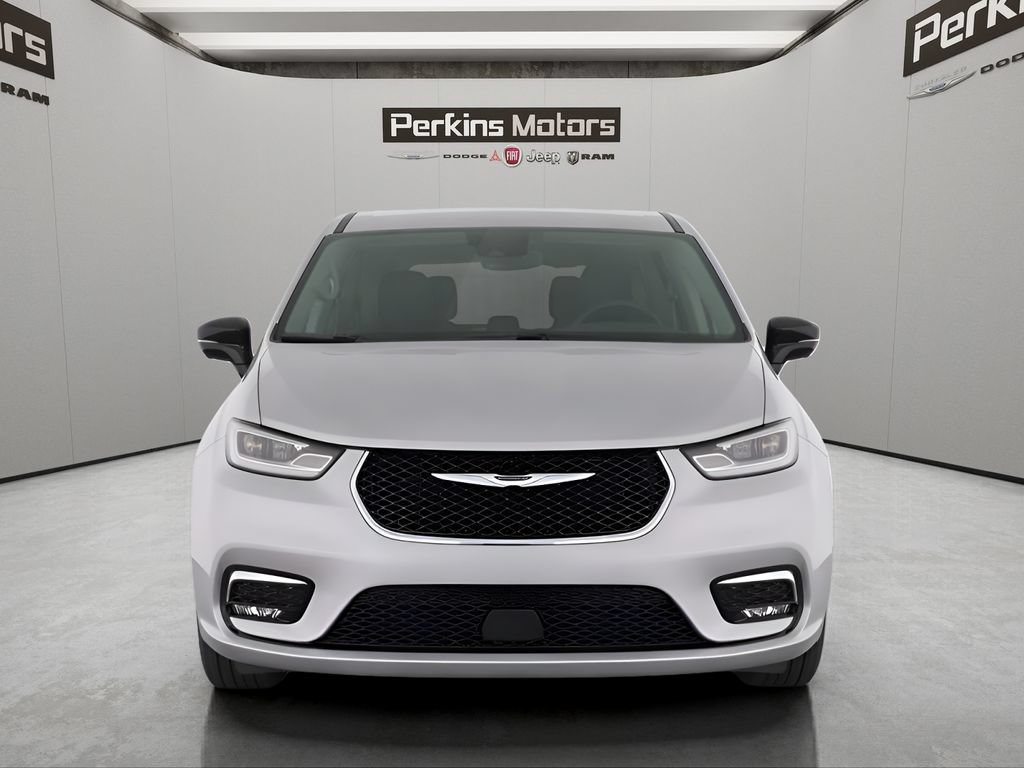 Used 2025 Chrysler Pacifica Select FWD image 11