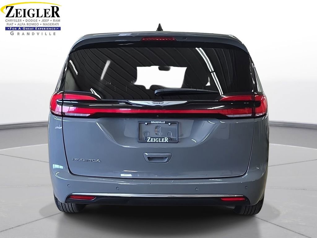 Certified 2023 Chrysler Pacifica Touring-L FWD image 6