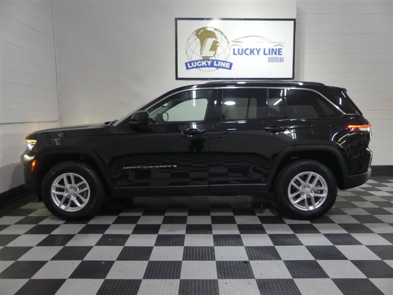 Used 2023 Jeep Grand Cherokee Laredo w/ Luxury Tech Group I AWD/4WD image 7
