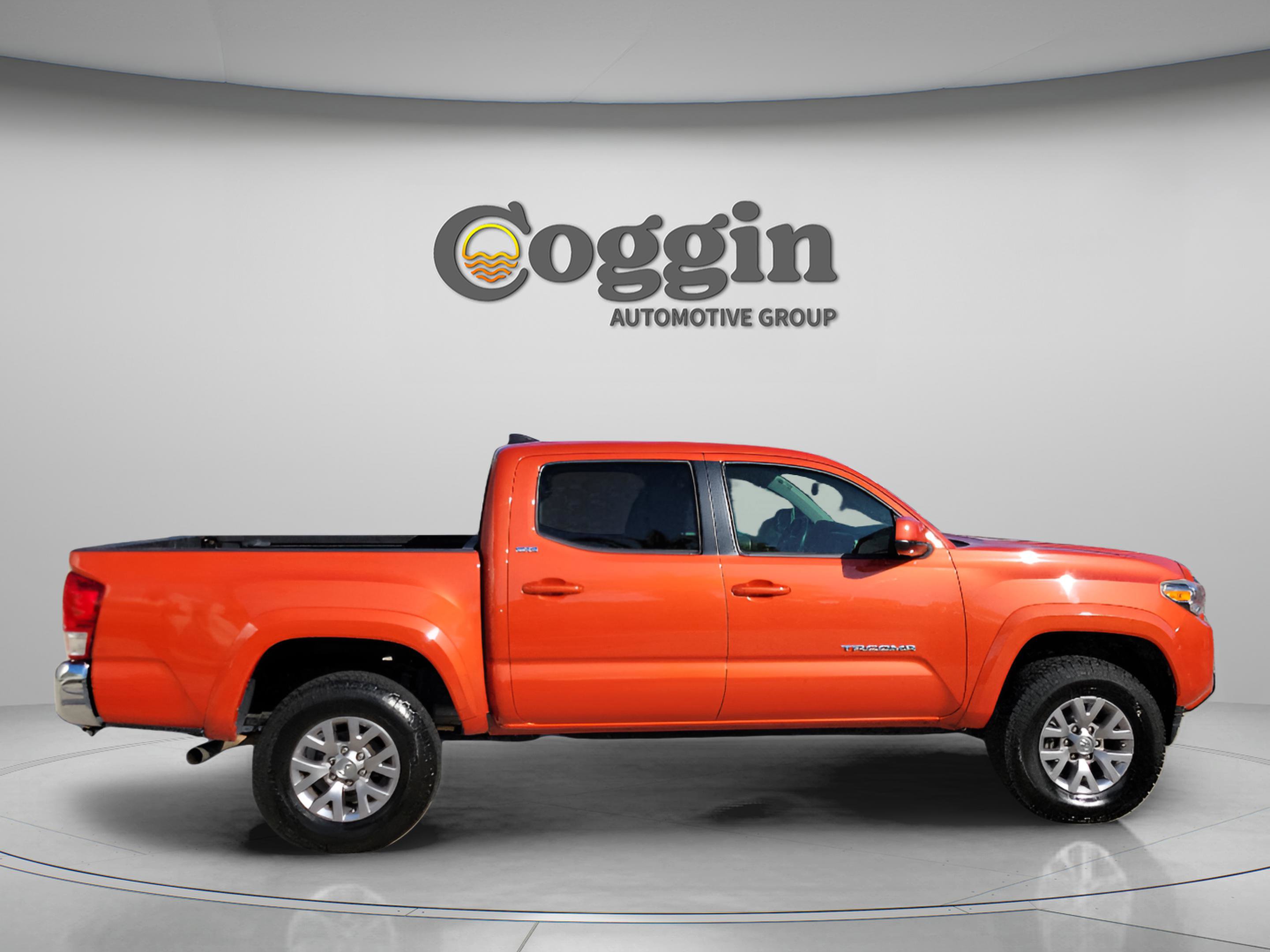 Used 2017 Toyota Tacoma SR5 w/ Tow Package RWD image 4