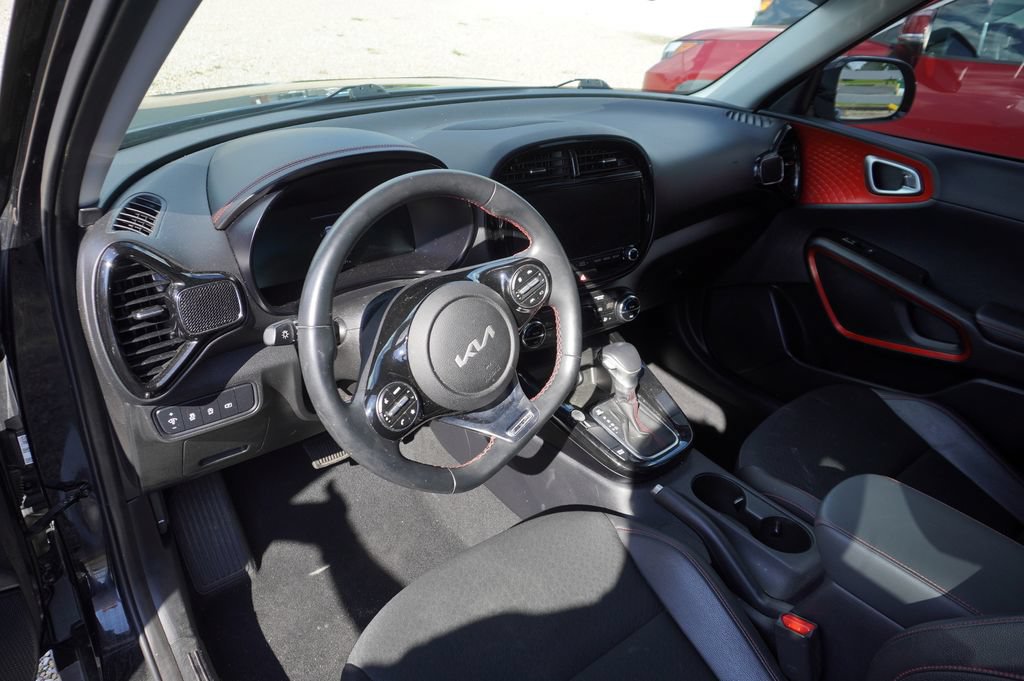Used 2024 Kia Soul GT-Line FWD image 3
