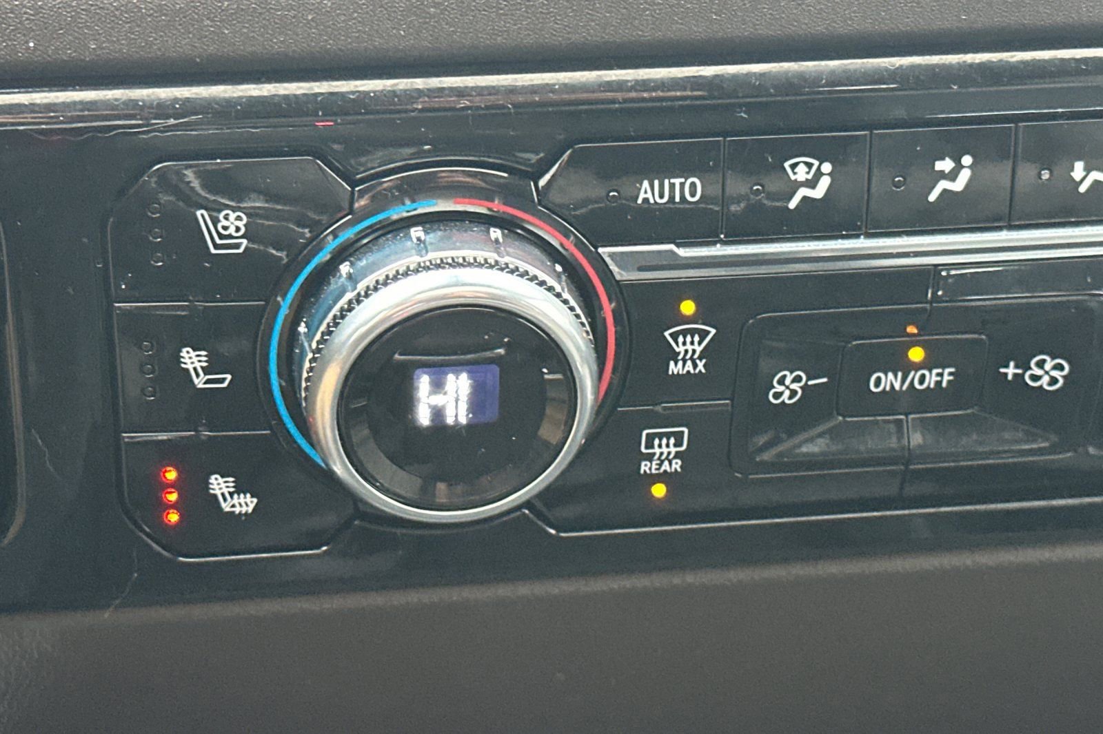 Used 2025 GMC Sierra 1500 SLT w/ SLT Premium Plus Package image 28