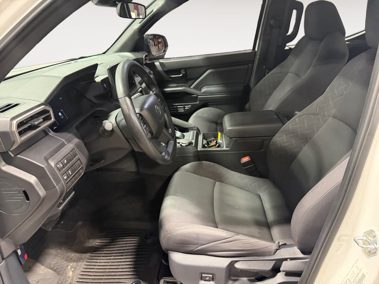 Used 2025 Toyota Tacoma SR w/ SR Upgrade Package AWD/4WD image 9