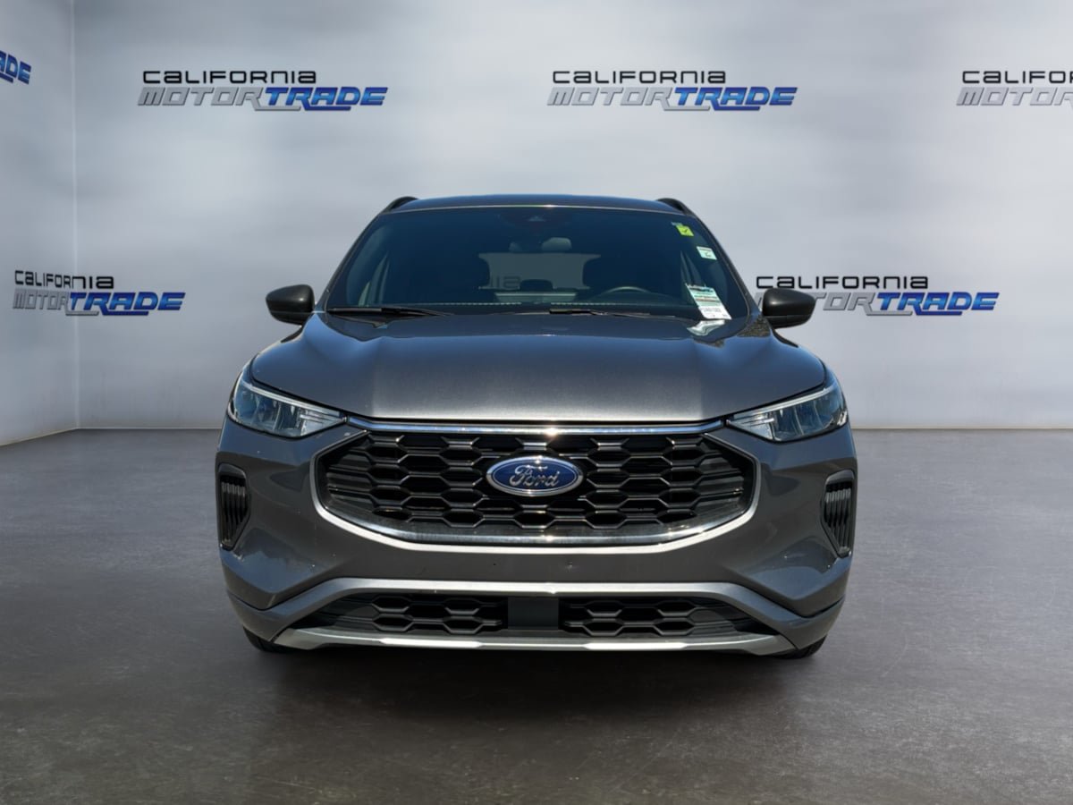 Used 2023 Ford Escape ST-Line w/ Tech Pack #1 FWD image 2