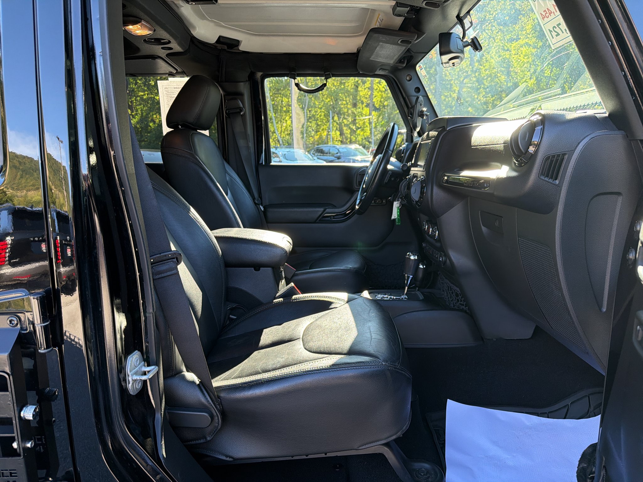 Used 2015 Jeep Wrangler Unlimited Sahara AWD/4WD image 19