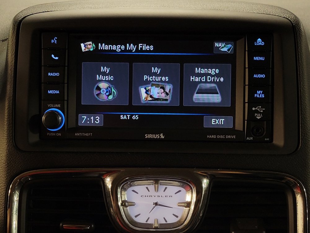 Used 2015 Chrysler Town & Country Limited Platinum FWD image 25