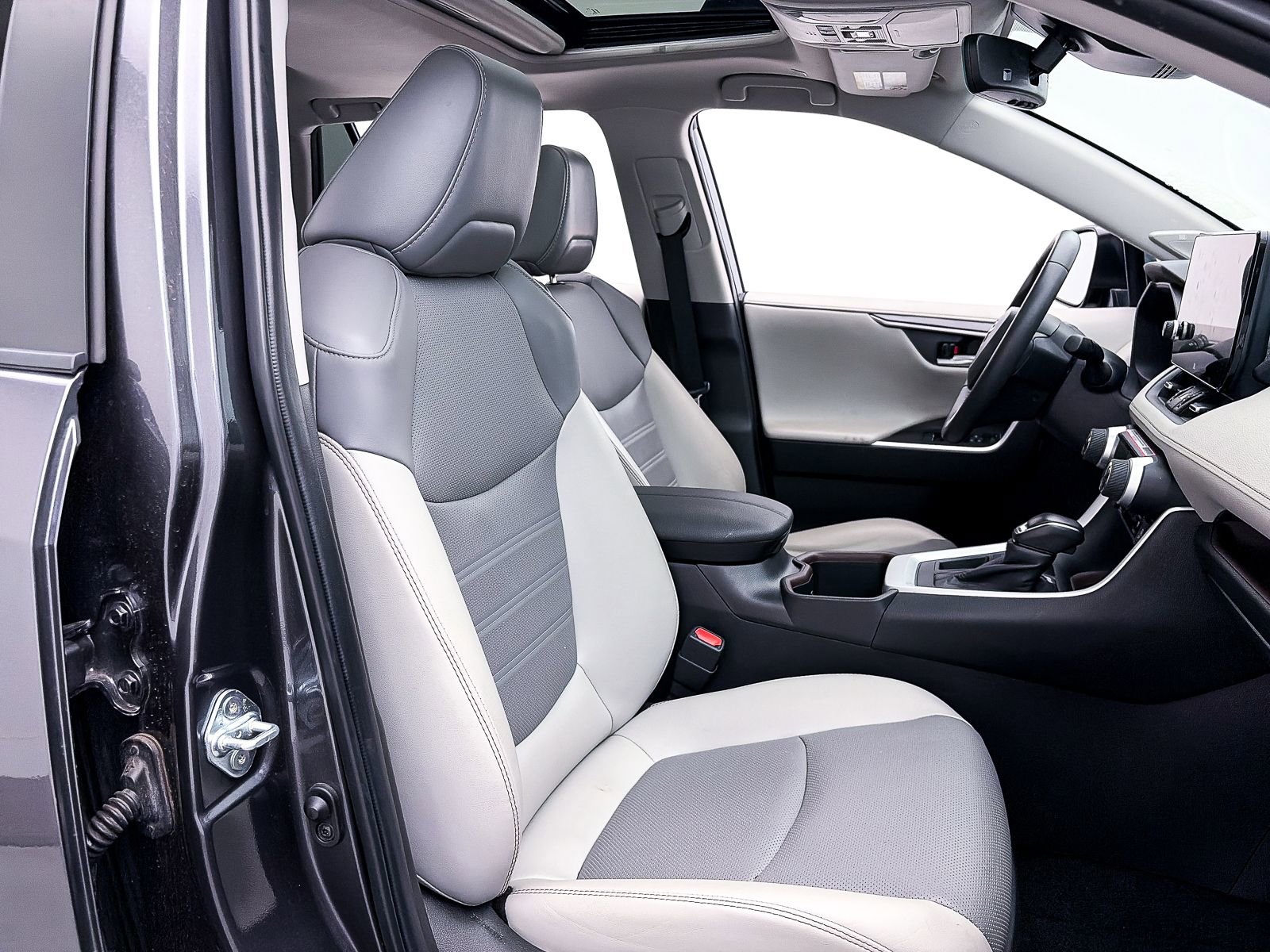 Used 2024 Toyota RAV4 Limited image 35