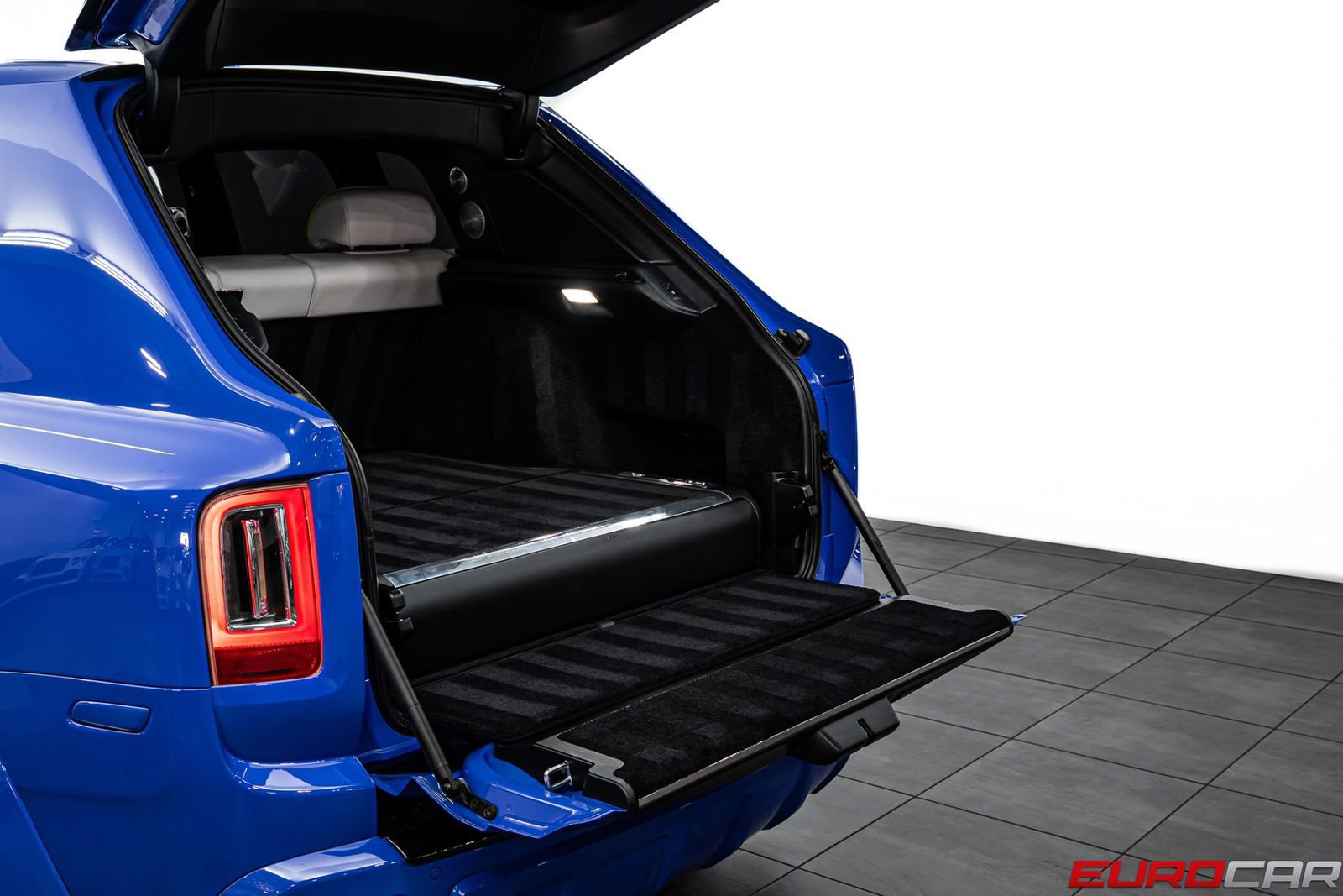 Used 2021 Rolls-Royce Cullinan Black Badge image 18