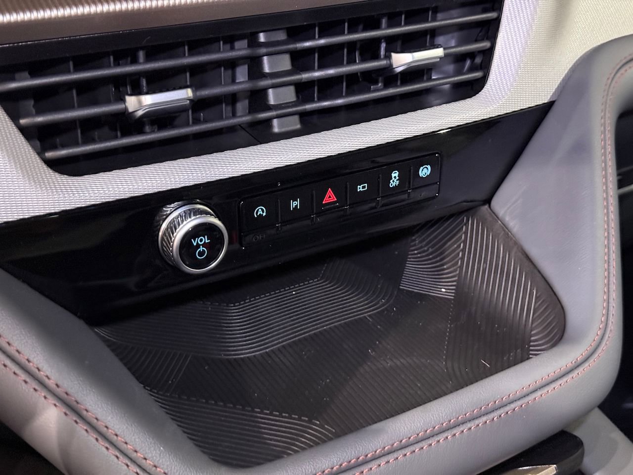 New 2026 Ford Explorer Active w/ Active Comfort Package image 31