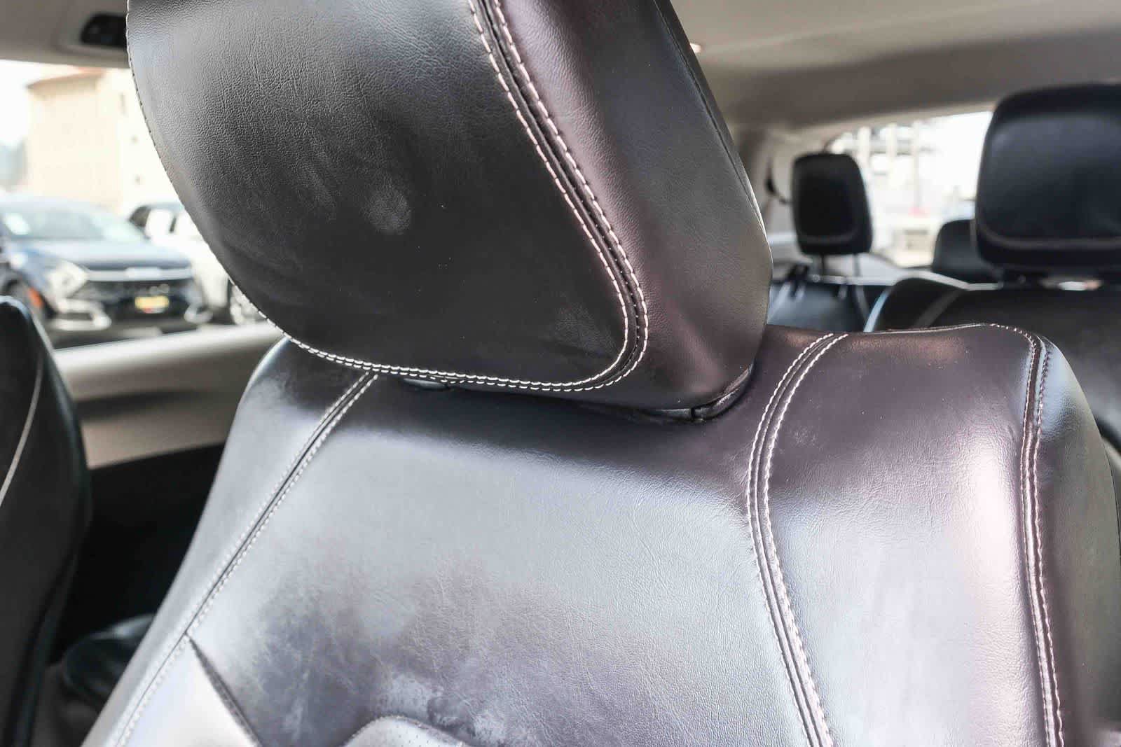 Used 2023 Chrysler Pacifica Touring-L FWD image 23