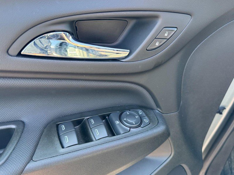 Used 2023 Chevrolet Equinox RS w/ LPO, Floor Liner Package FWD image 15