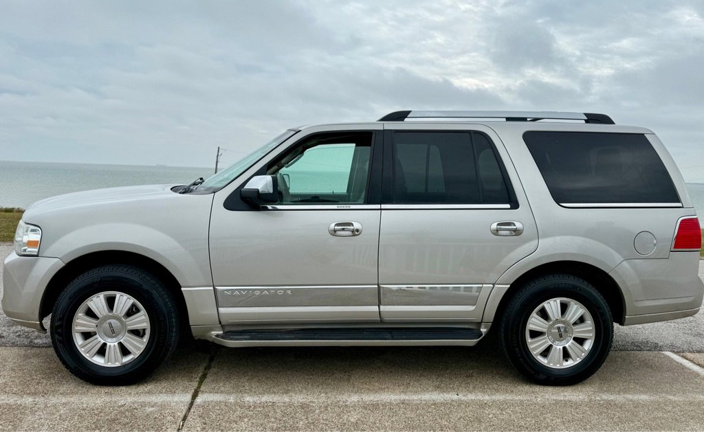 Used 2007 Lincoln Navigator Ultimate image 8