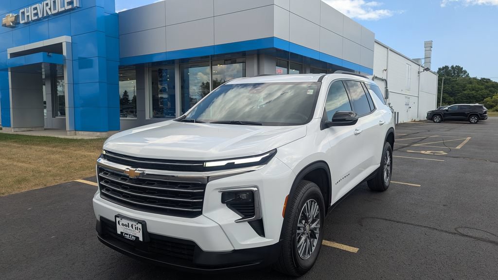 Used 2026 Chevrolet Traverse LT AWD/4WD image 3