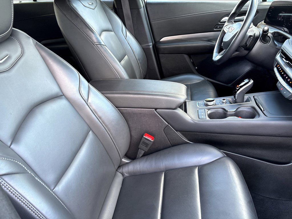 Used 2025 Cadillac XT4 Premium Luxury image 11