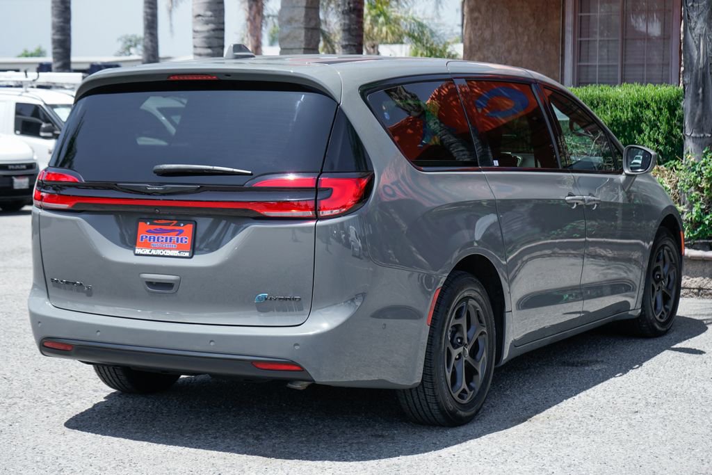 Used 2022 Chrysler Pacifica Limited w/ S Appearance Package FWD image 11