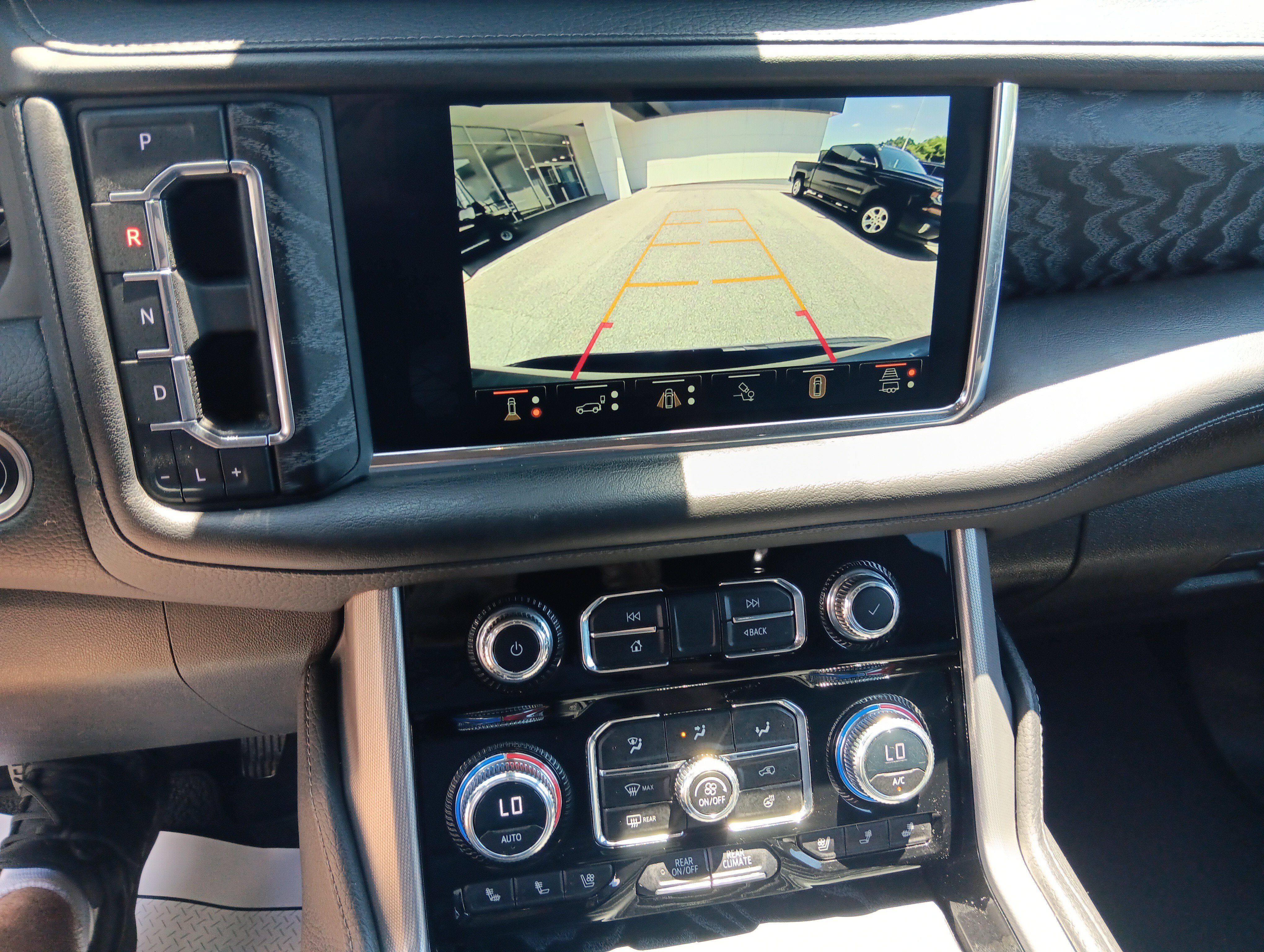 Used 2023 GMC Yukon XL Denali w/ Denali Reserve Package AWD/4WD image 14