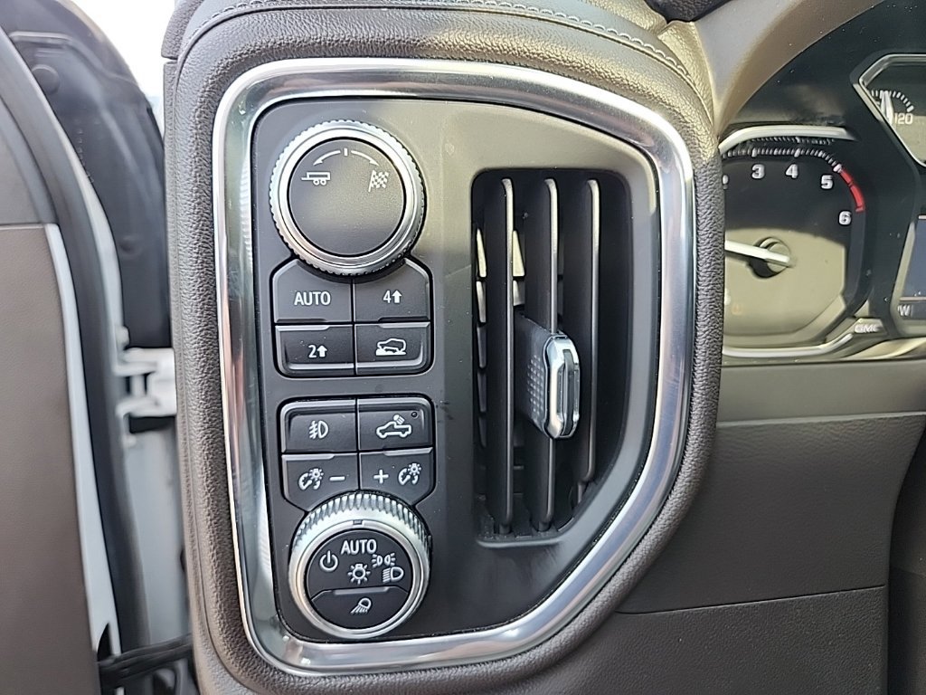 Used 2019 GMC Sierra 1500 SLT w/ SLT Premium Plus Package AWD/4WD image 27