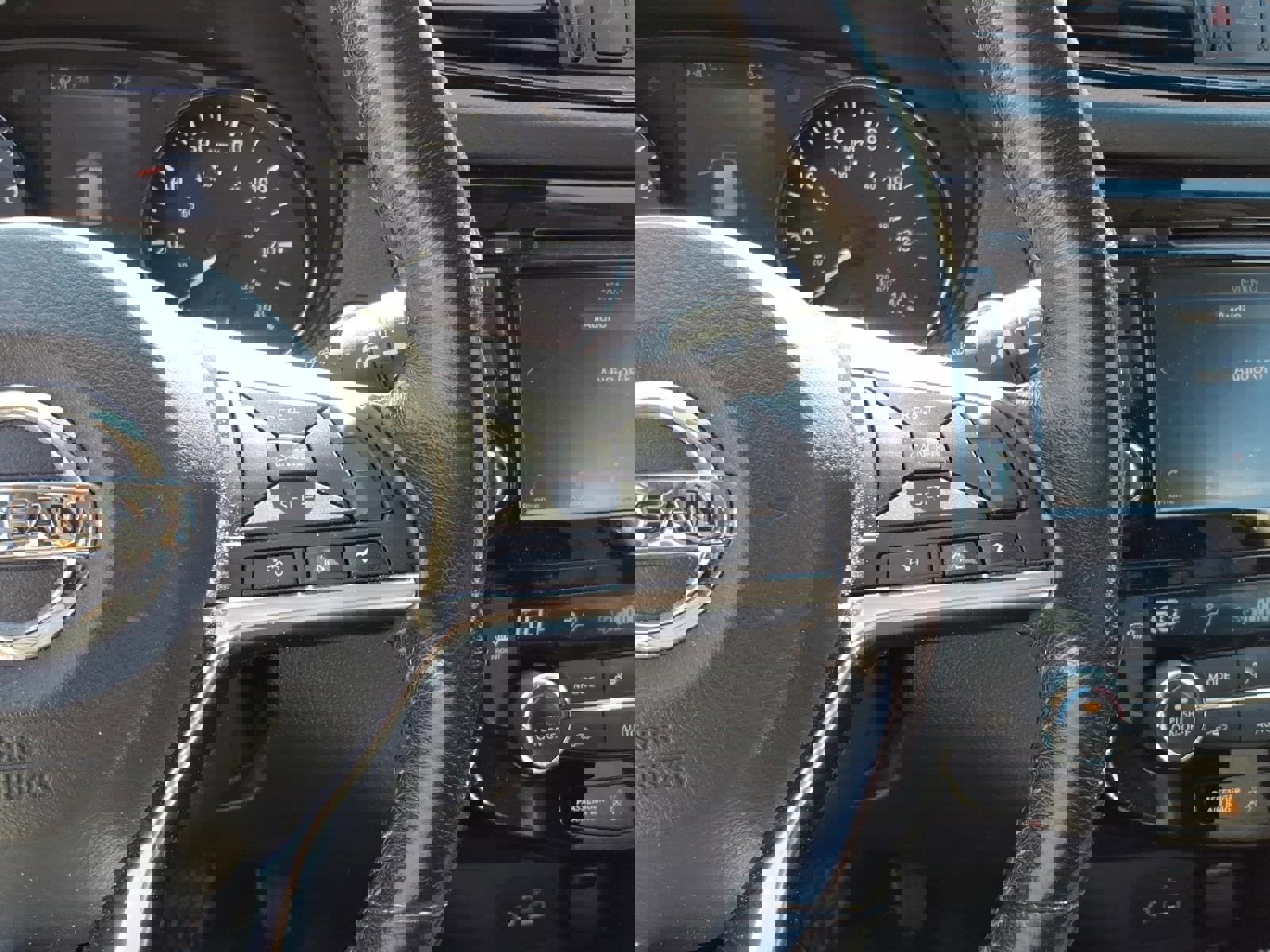 Used 2019 Nissan Rogue SV image 14