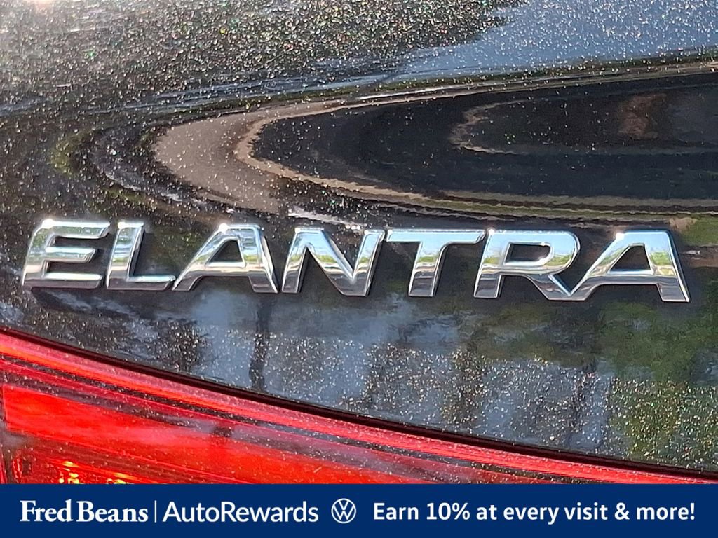 Used 2015 Hyundai Elantra Limited FWD image 30
