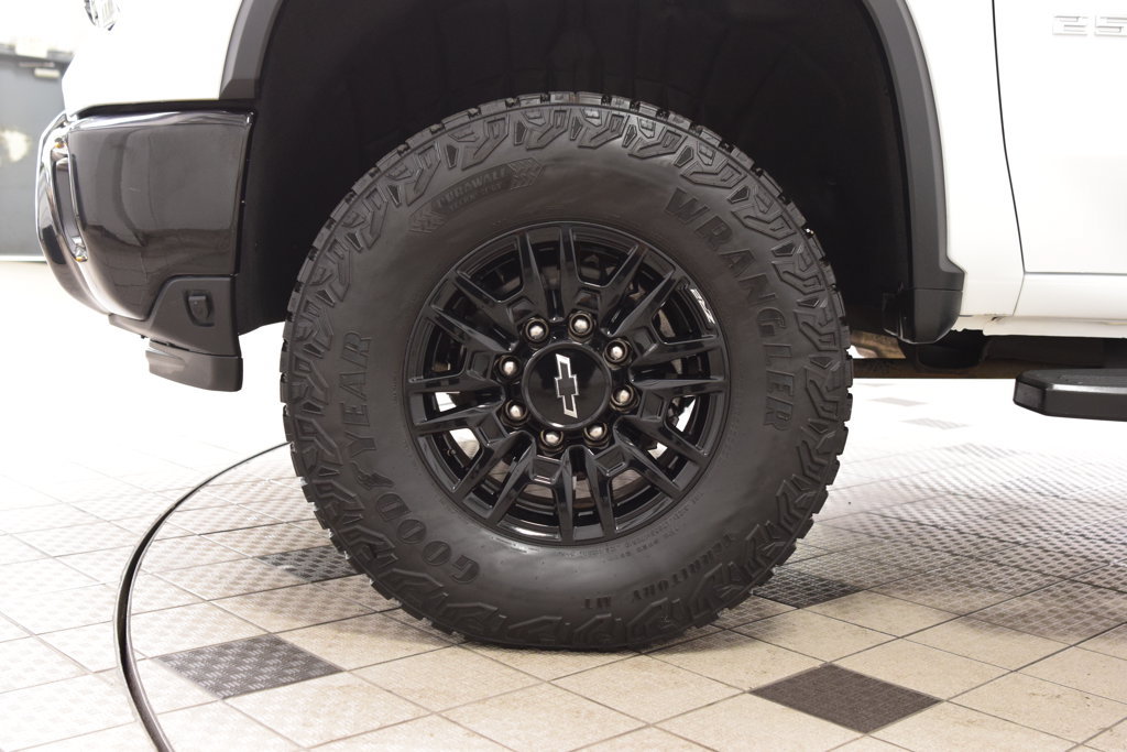Used 2024 Chevrolet Silverado 2500 ZR2 w/ Technology Package AWD/4WD image 26